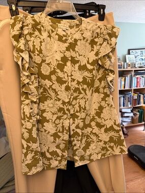 Wonderly Floral Ruffle Sleeve Blouse in Brown & Cream Large Like New